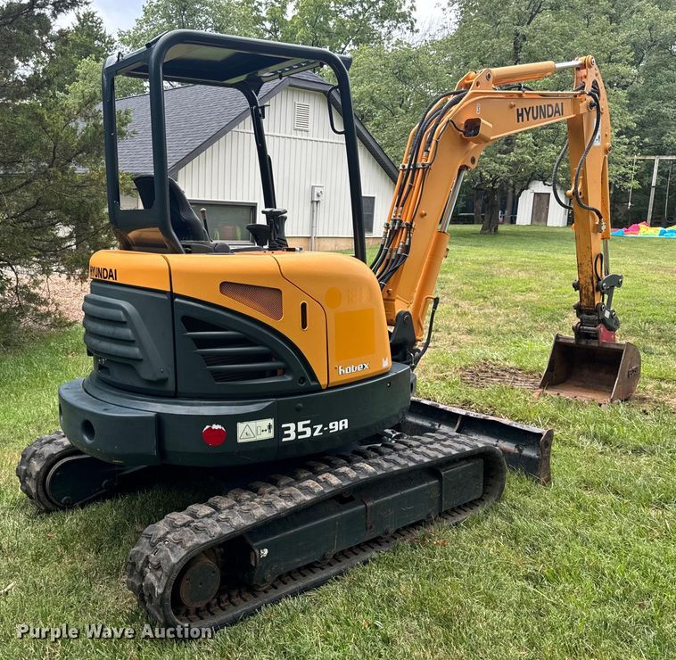 image for item OF9722 2016 Hyundai Robex 35Z-9A mini excavator