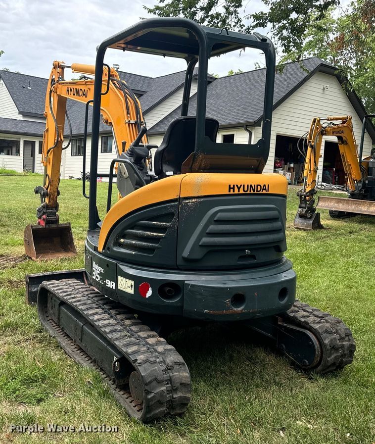 image for item OF9722 2016 Hyundai Robex 35Z-9A mini excavator