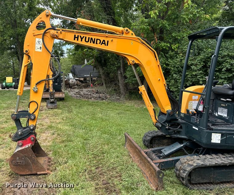 image for item OF9722 2016 Hyundai Robex 35Z-9A mini excavator
