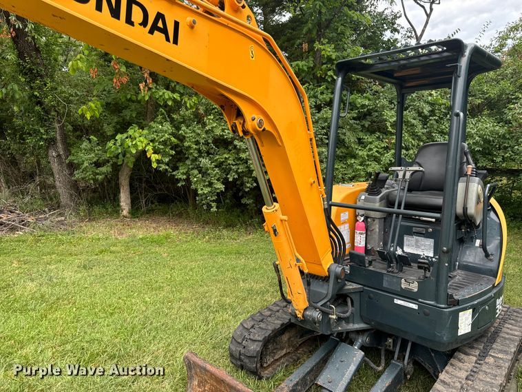 image for item OF9722 2016 Hyundai Robex 35Z-9A mini excavator