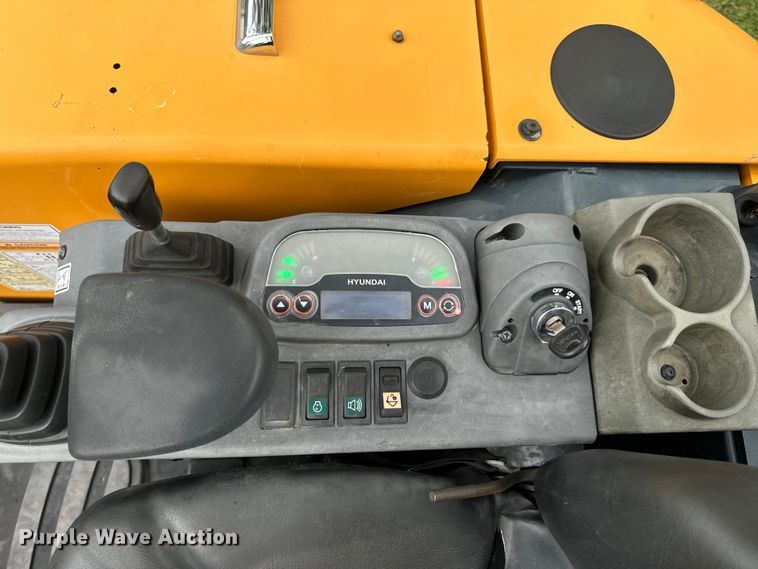 image for item OF9722 2016 Hyundai Robex 35Z-9A mini excavator