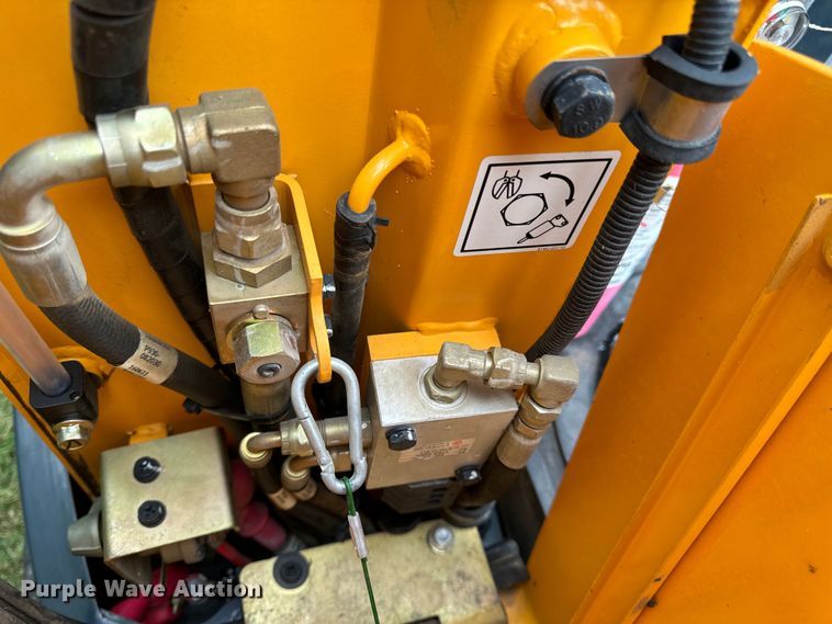 image for item OF9722 2016 Hyundai Robex 35Z-9A mini excavator