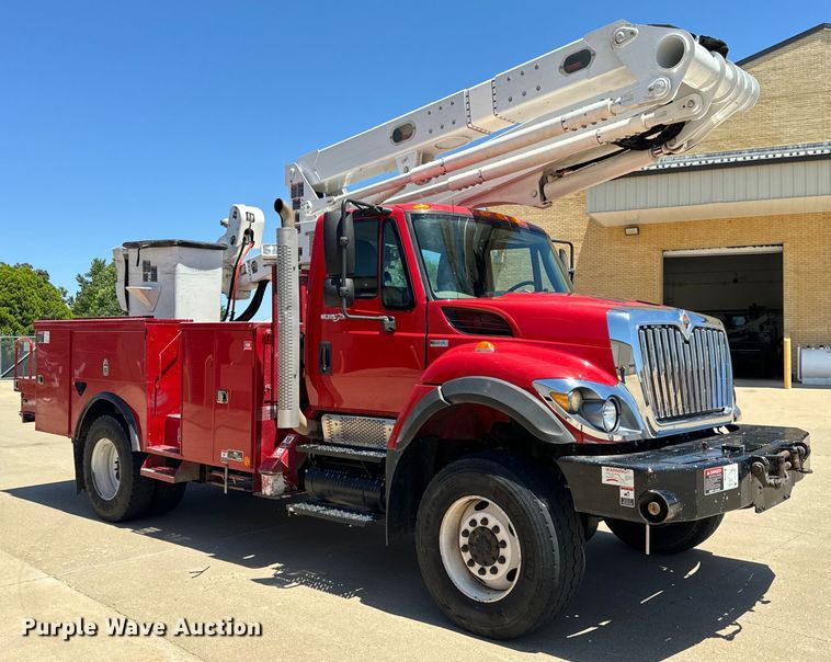 image for item OF9727 2013 International  WorkStar 7400 bucket truck