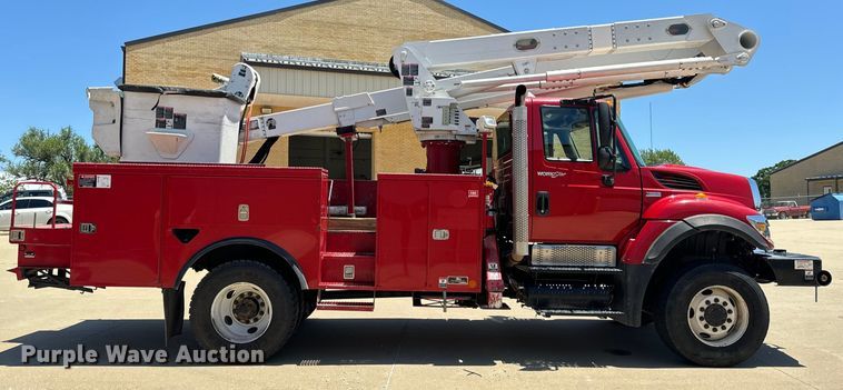 image for item OF9727 2013 International  WorkStar 7400 bucket truck