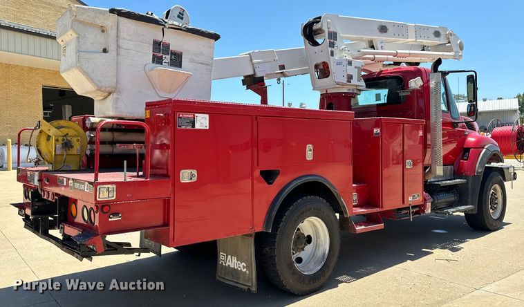 image for item OF9727 2013 International  WorkStar 7400 bucket truck