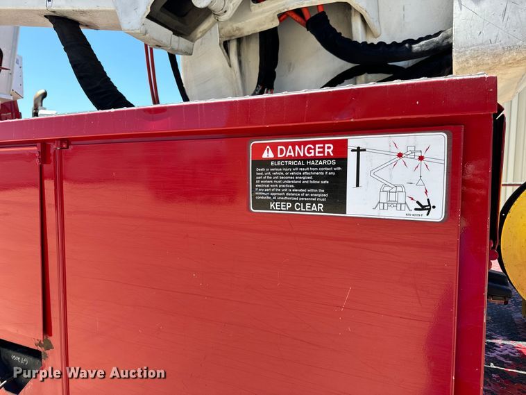 image for item OF9727 2013 International  WorkStar 7400 bucket truck