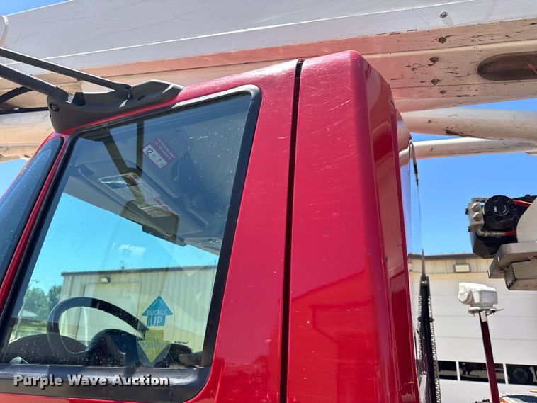 image for item OF9727 2013 International  WorkStar 7400 bucket truck