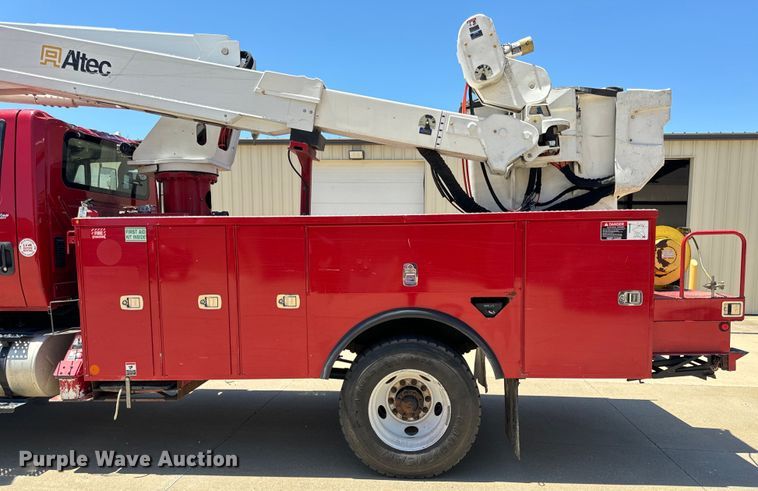 image for item OF9727 2013 International  WorkStar 7400 bucket truck
