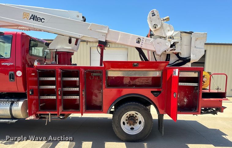image for item OF9727 2013 International  WorkStar 7400 bucket truck