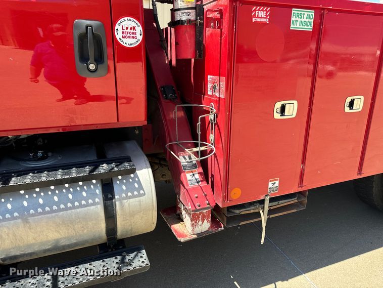 image for item OF9727 2013 International  WorkStar 7400 bucket truck