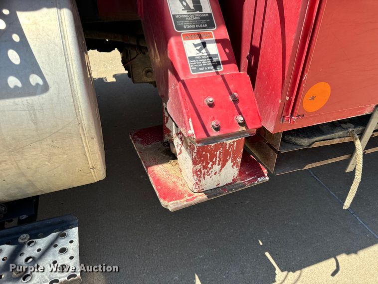 image for item OF9727 2013 International  WorkStar 7400 bucket truck