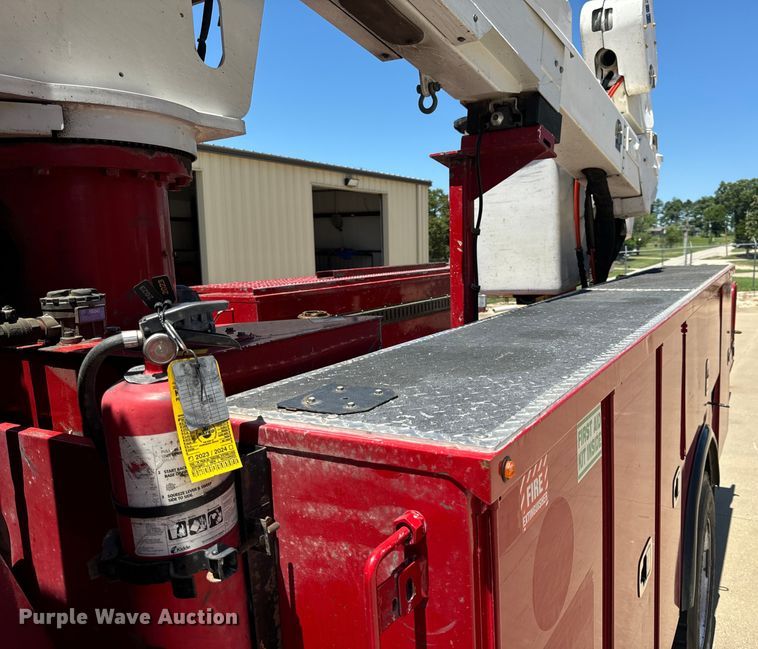 image for item OF9727 2013 International  WorkStar 7400 bucket truck