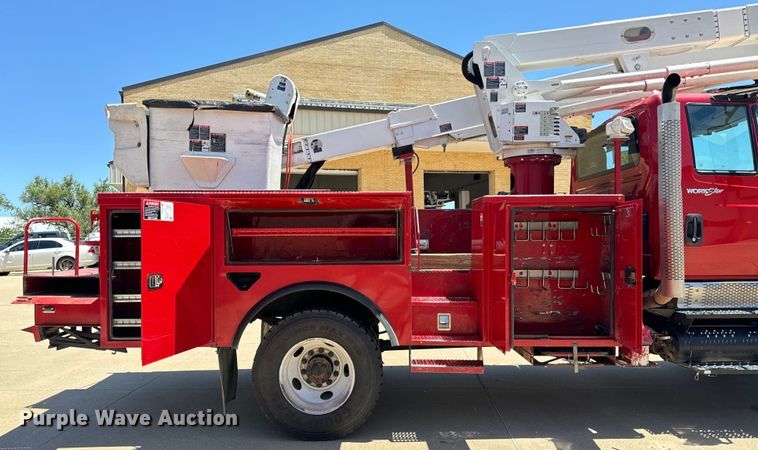 image for item OF9727 2013 International  WorkStar 7400 bucket truck