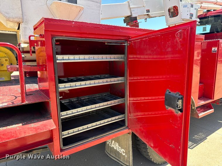 image for item OF9727 2013 International  WorkStar 7400 bucket truck