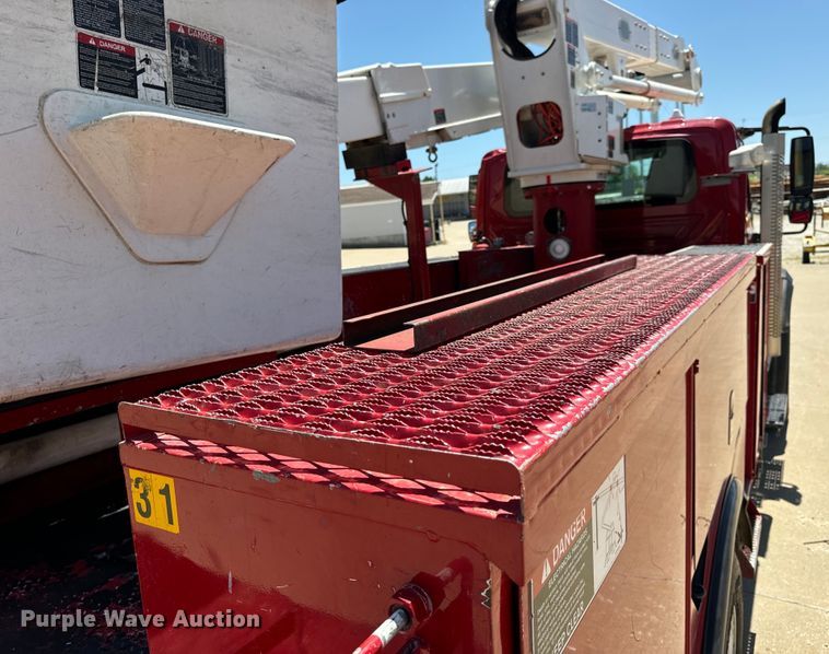 image for item OF9727 2013 International  WorkStar 7400 bucket truck