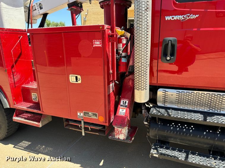 image for item OF9727 2013 International  WorkStar 7400 bucket truck