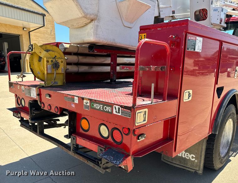 image for item OF9727 2013 International  WorkStar 7400 bucket truck