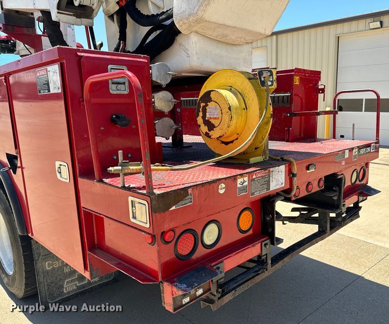 image for item OF9727 2013 International  WorkStar 7400 bucket truck