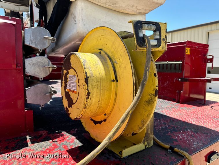 image for item OF9727 2013 International  WorkStar 7400 bucket truck