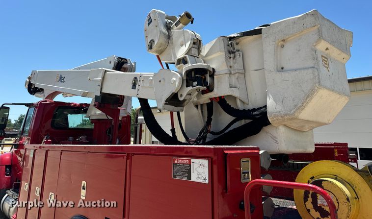 image for item OF9727 2013 International  WorkStar 7400 bucket truck