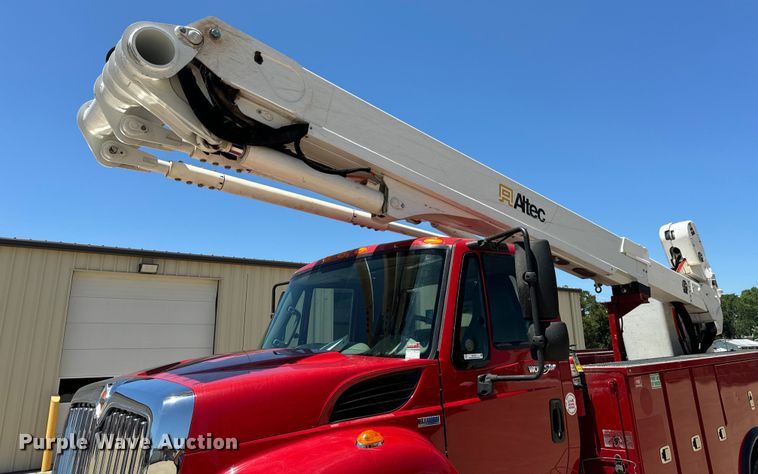 image for item OF9727 2013 International  WorkStar 7400 bucket truck