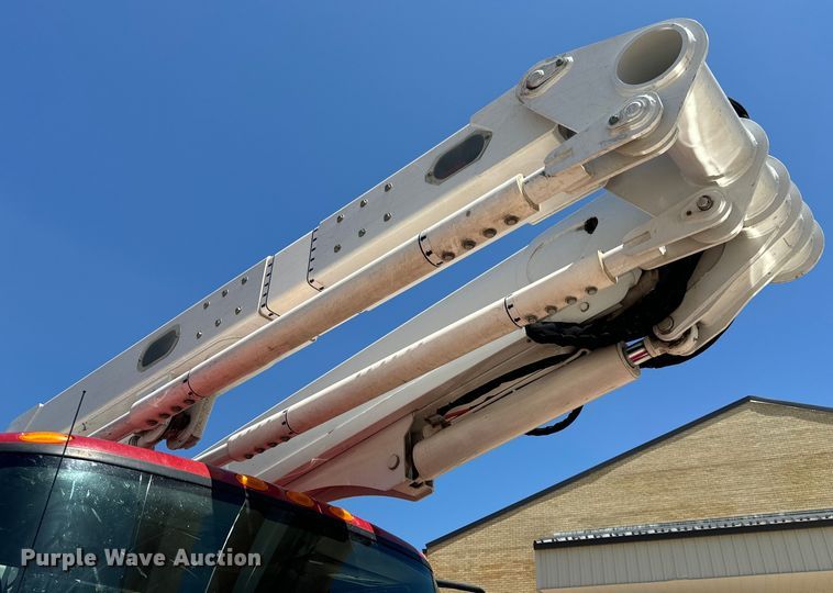 image for item OF9727 2013 International  WorkStar 7400 bucket truck