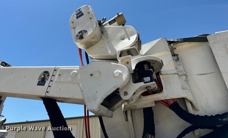image for item OF9727 2013 International  WorkStar 7400 bucket truck