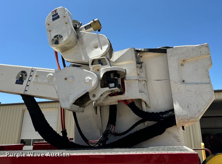 image for item OF9727 2013 International  WorkStar 7400 bucket truck