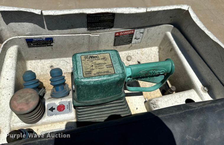 image for item OF9727 2013 International  WorkStar 7400 bucket truck