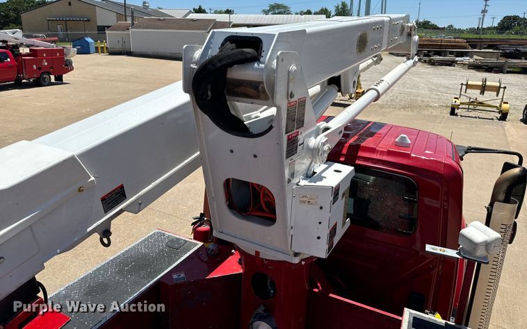 image for item OF9727 2013 International  WorkStar 7400 bucket truck