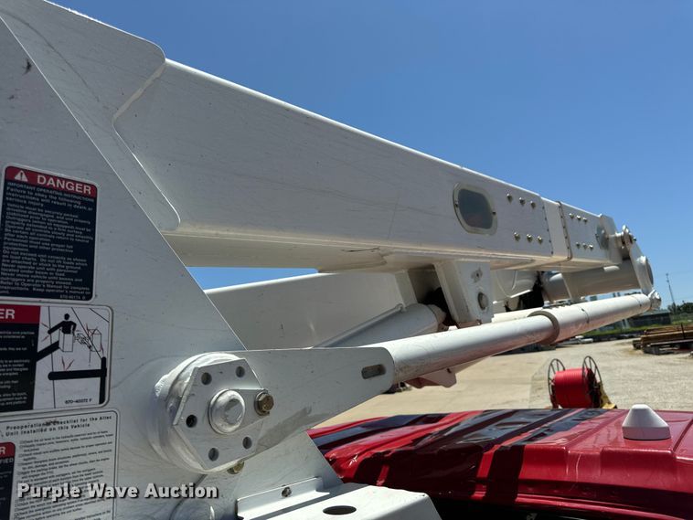 image for item OF9727 2013 International  WorkStar 7400 bucket truck