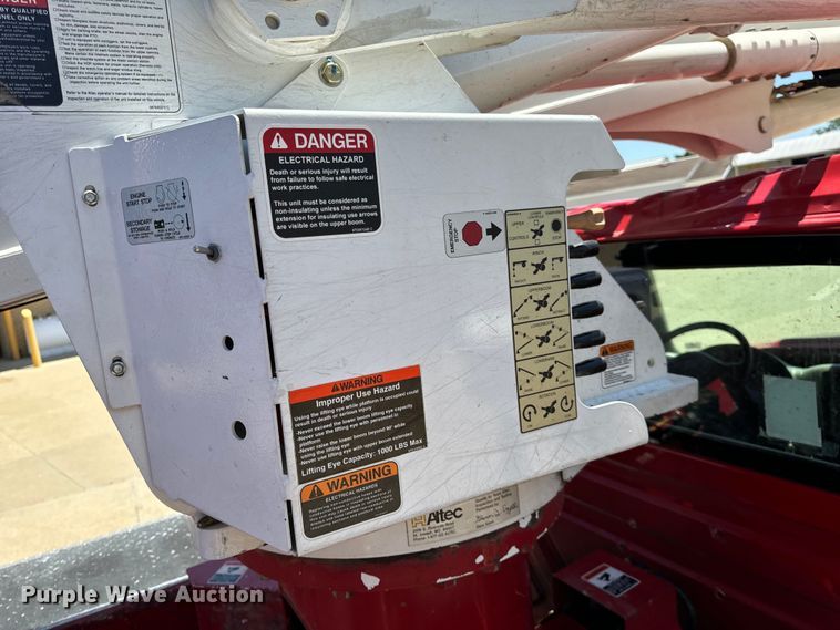 image for item OF9727 2013 International  WorkStar 7400 bucket truck