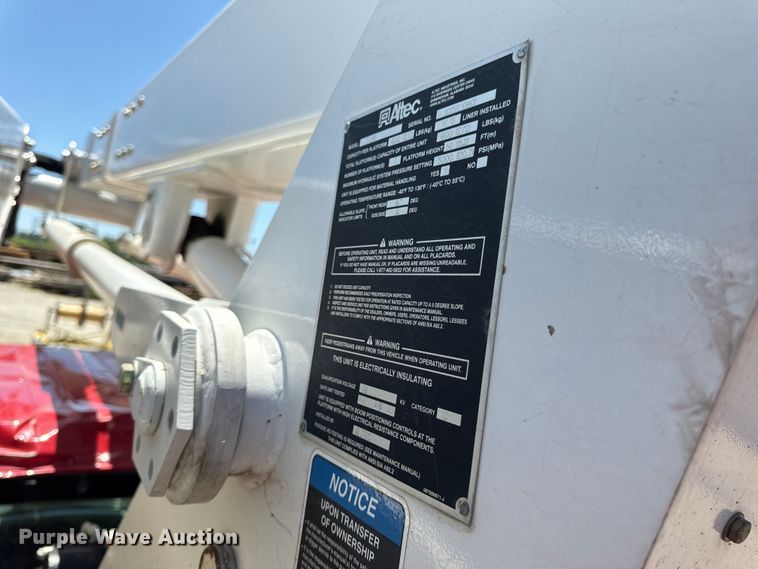 image for item OF9727 2013 International  WorkStar 7400 bucket truck