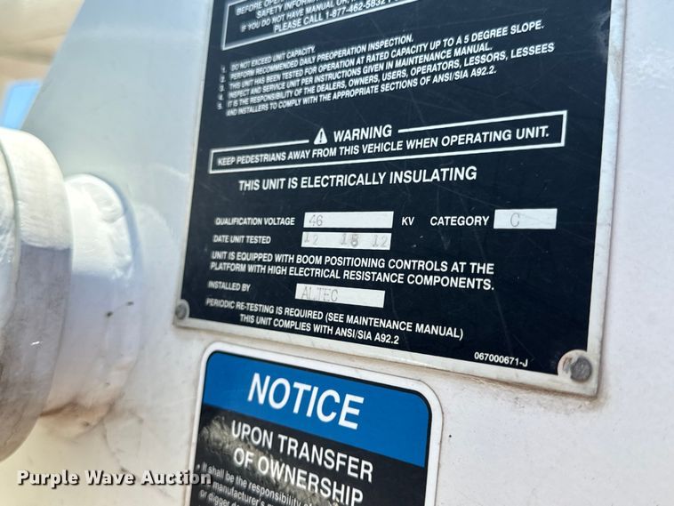 image for item OF9727 2013 International  WorkStar 7400 bucket truck