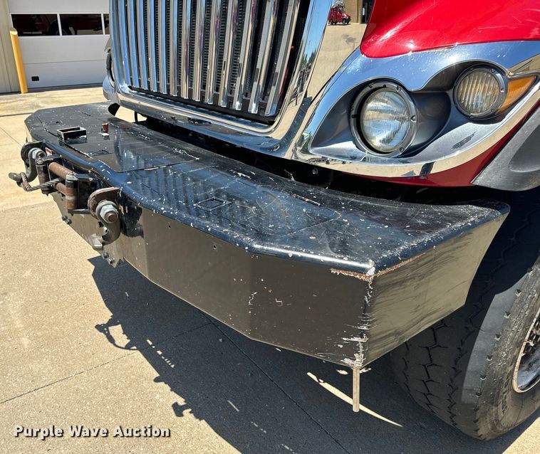 image for item OF9727 2013 International  WorkStar 7400 bucket truck