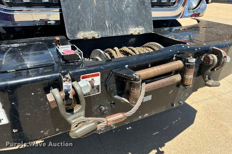 image for item OF9727 2013 International  WorkStar 7400 bucket truck