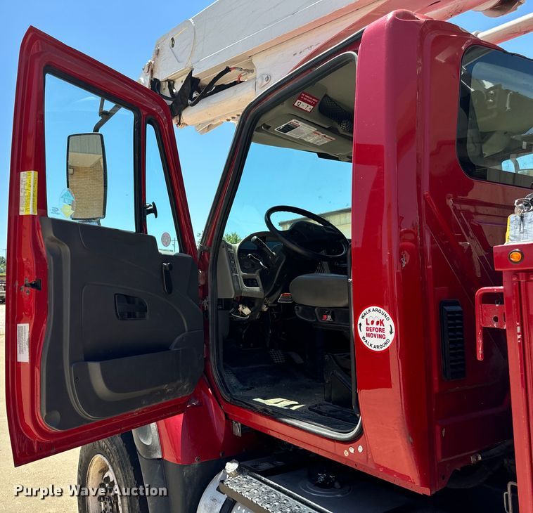 image for item OF9727 2013 International  WorkStar 7400 bucket truck