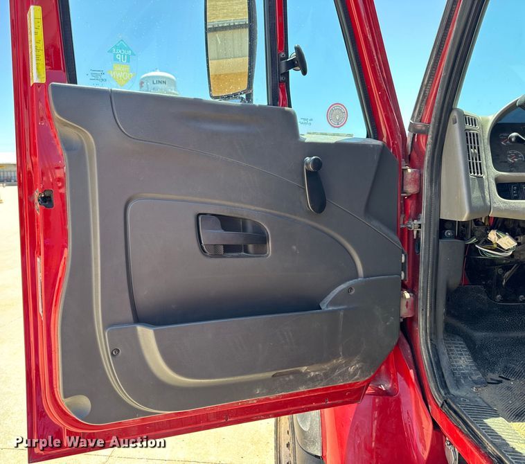 image for item OF9727 2013 International  WorkStar 7400 bucket truck