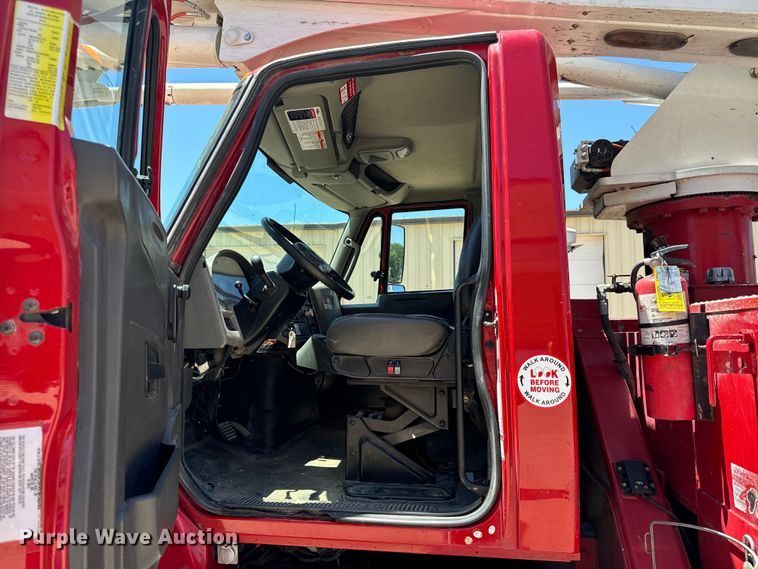 image for item OF9727 2013 International  WorkStar 7400 bucket truck