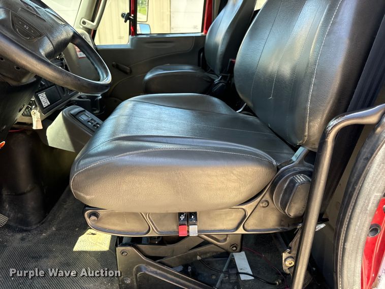 image for item OF9727 2013 International  WorkStar 7400 bucket truck