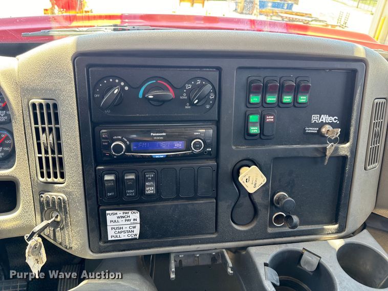 image for item OF9727 2013 International  WorkStar 7400 bucket truck