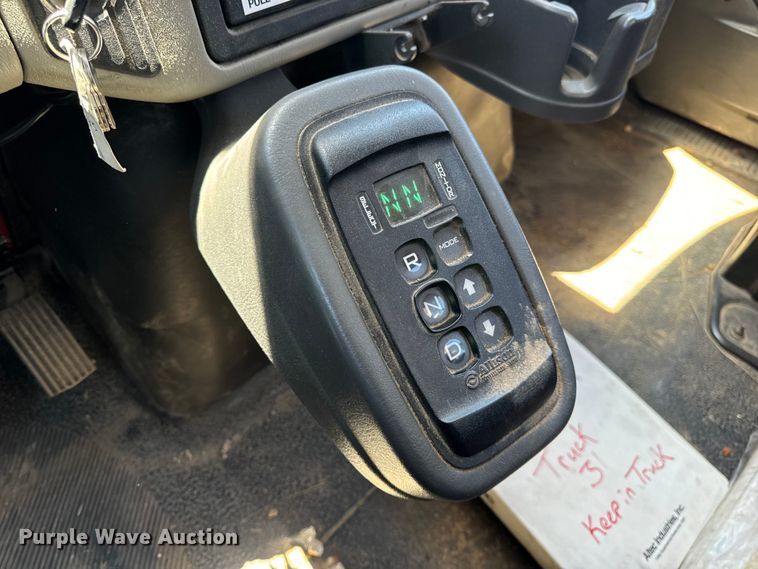 image for item OF9727 2013 International  WorkStar 7400 bucket truck