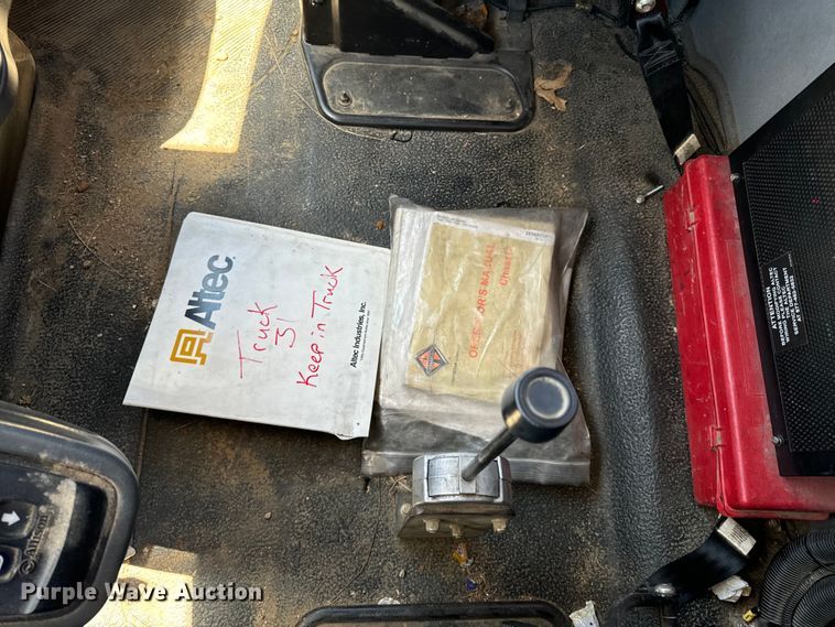 image for item OF9727 2013 International  WorkStar 7400 bucket truck