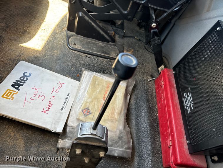 image for item OF9727 2013 International  WorkStar 7400 bucket truck