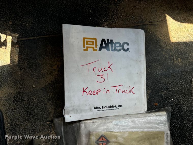 image for item OF9727 2013 International  WorkStar 7400 bucket truck