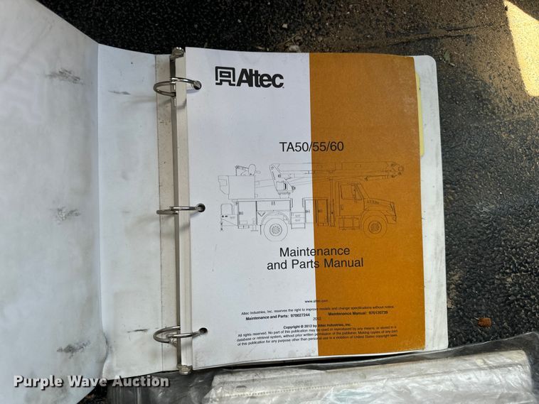 image for item OF9727 2013 International  WorkStar 7400 bucket truck