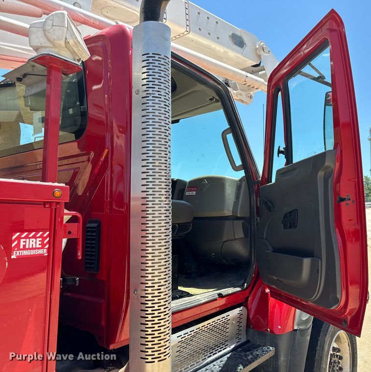 image for item OF9727 2013 International  WorkStar 7400 bucket truck