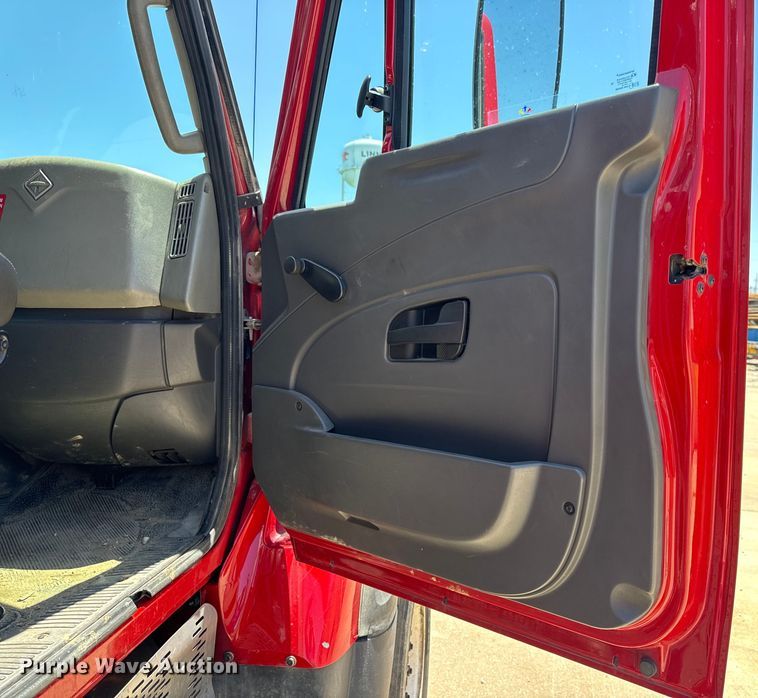 image for item OF9727 2013 International  WorkStar 7400 bucket truck