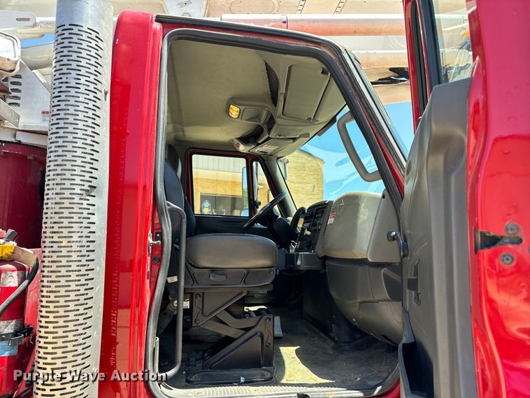 image for item OF9727 2013 International  WorkStar 7400 bucket truck