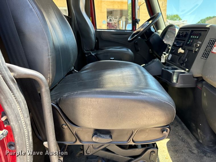 image for item OF9727 2013 International  WorkStar 7400 bucket truck